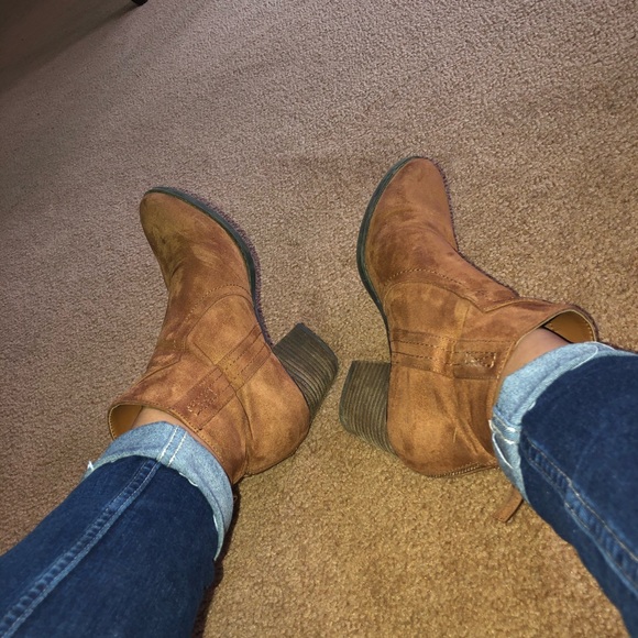 SOLD😁Call it Spring Booties😍 - Picture 2 of 8